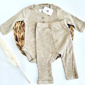 Gender Neutral Baby Bodysuit and Pant Set NWT